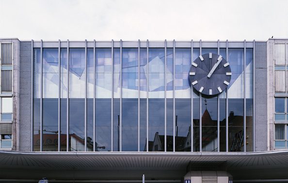 Fassade über dem Haupteingang am Hauptbahnhof München 1951, Foto: Andreas Pauly